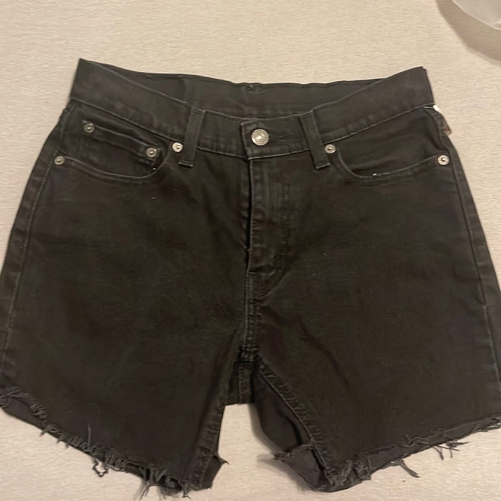Cute black Levi’s 501 shorts, I would say it’s pretty high rise